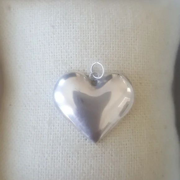 Valentine's Day Heart pendant necklace sterling silver handmade jewelry gift - Picture 2 of 3